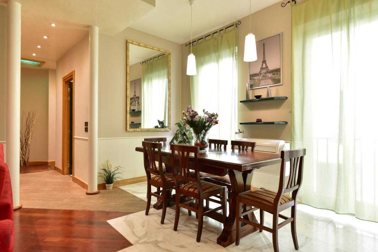 Elegant & Cozy Apartment In The Heart Of ローマ エクステリア 写真