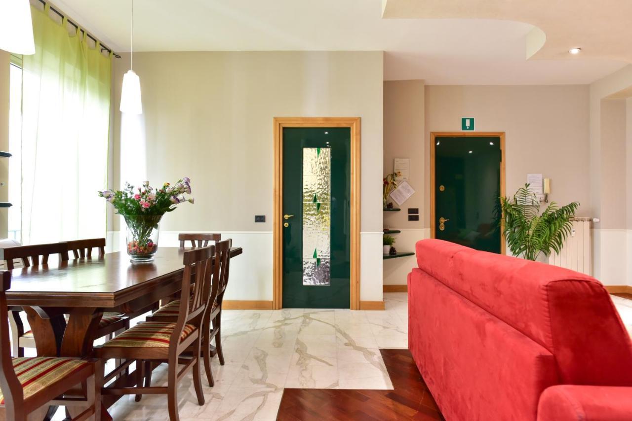Elegant & Cozy Apartment In The Heart Of ローマ エクステリア 写真