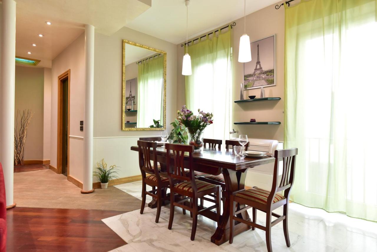 Elegant & Cozy Apartment In The Heart Of ローマ エクステリア 写真