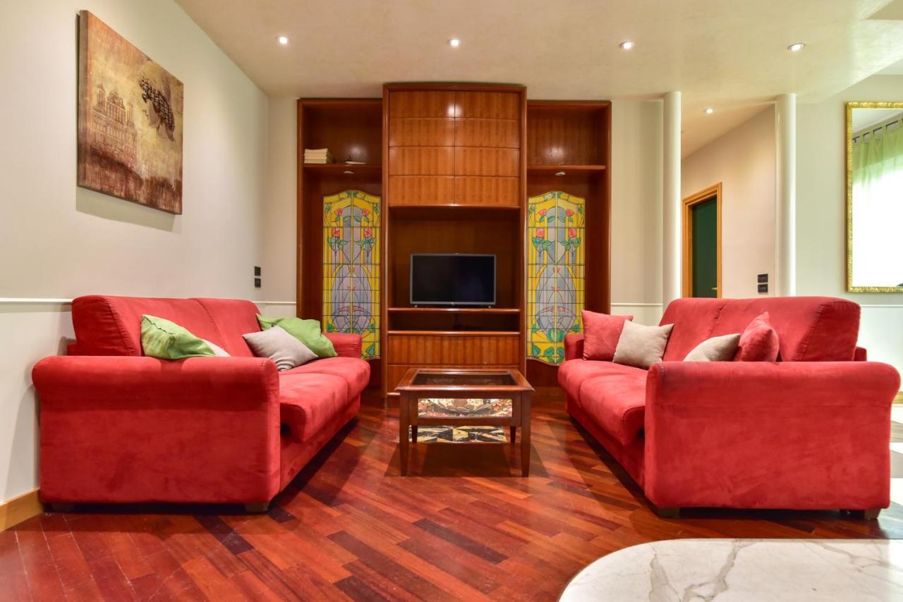 Elegant & Cozy Apartment In The Heart Of ローマ エクステリア 写真