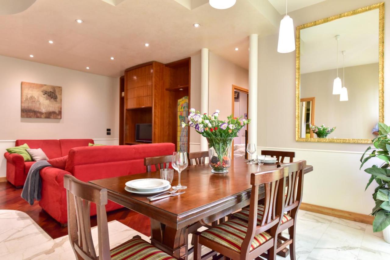 Elegant & Cozy Apartment In The Heart Of ローマ エクステリア 写真