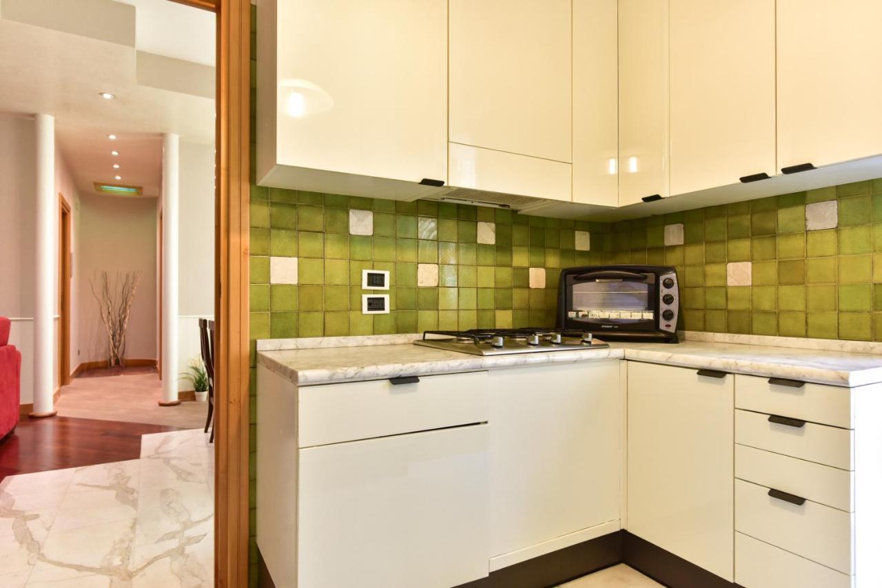 Elegant & Cozy Apartment In The Heart Of ローマ エクステリア 写真