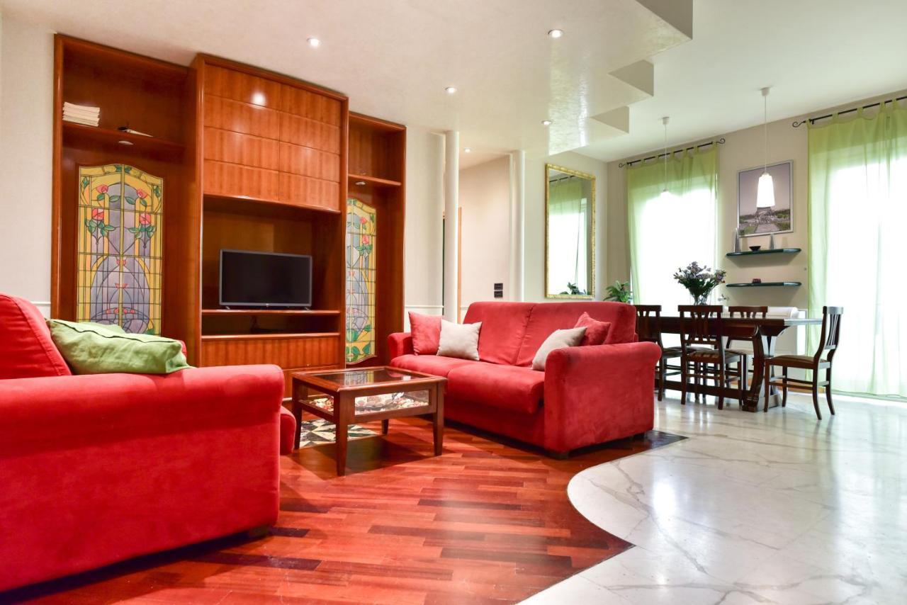 Elegant & Cozy Apartment In The Heart Of ローマ エクステリア 写真