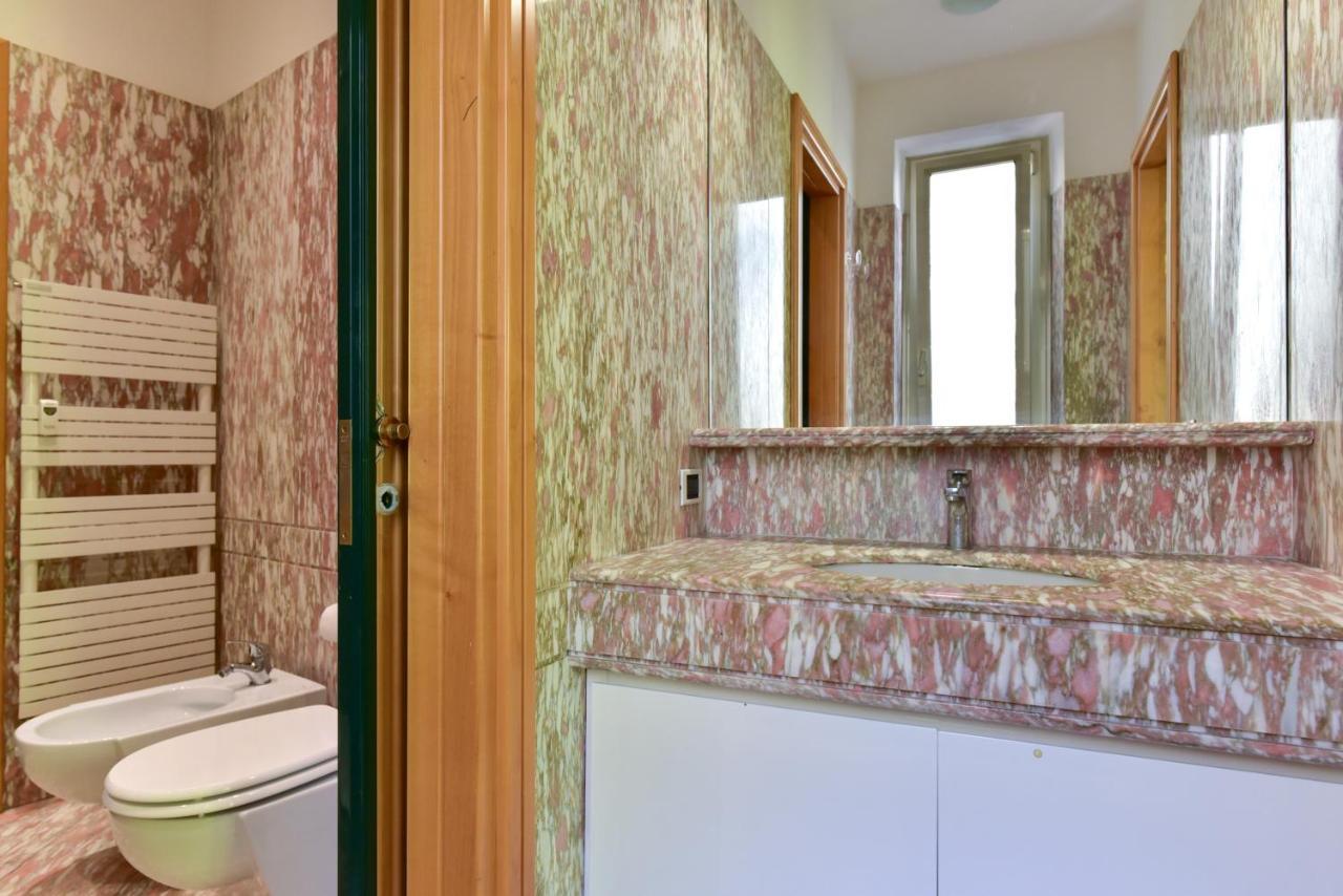Elegant & Cozy Apartment In The Heart Of ローマ エクステリア 写真